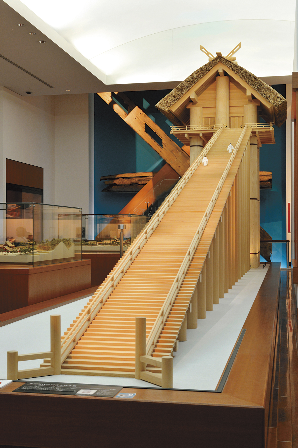 古代出雲歴史博物館にある、平安時代の出雲大社本殿模型。